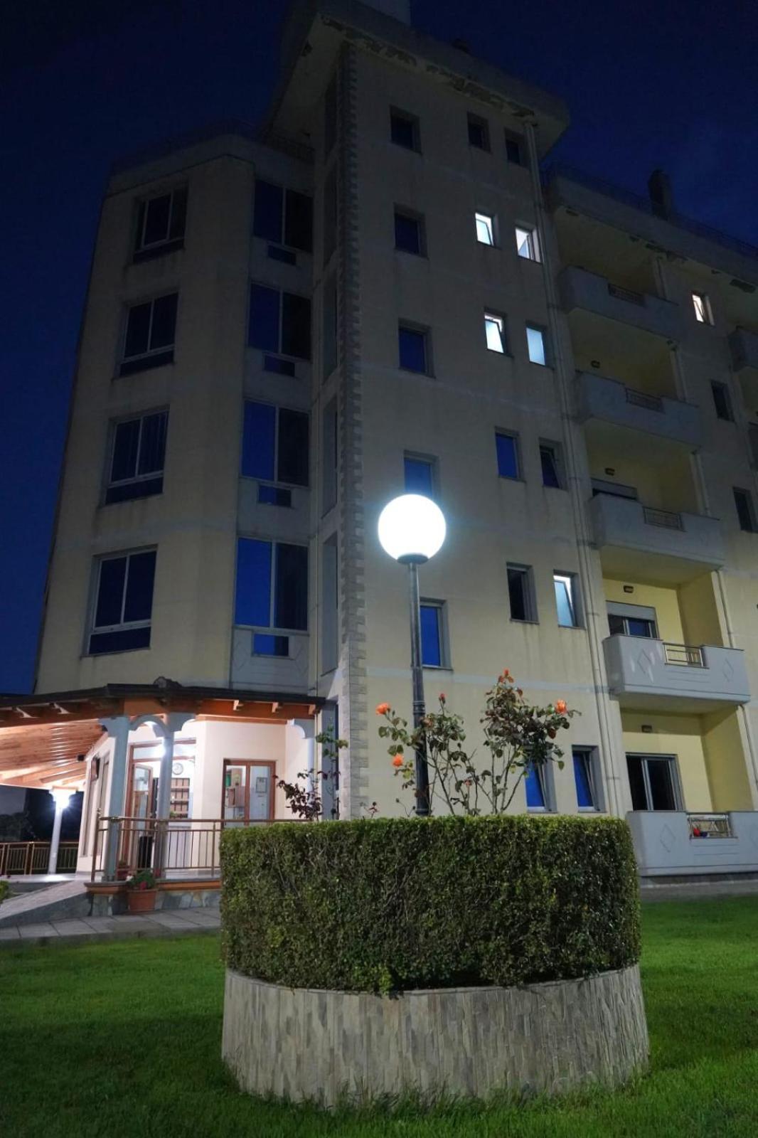 Hotel Restaurant Globi Velipoje Exterior photo
