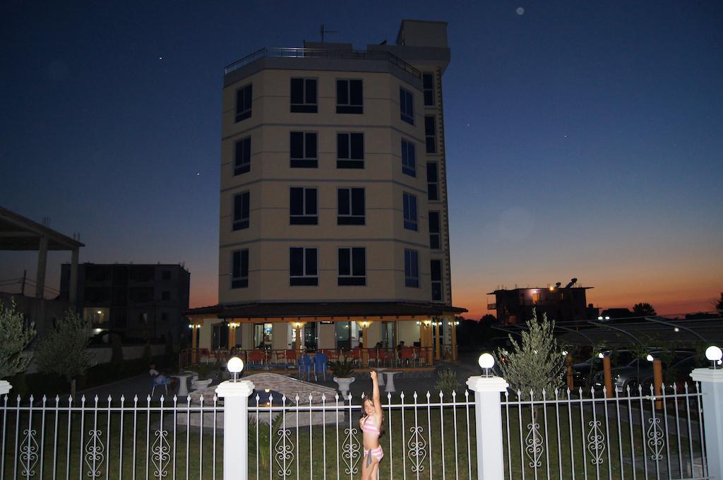 Hotel Restaurant Globi Velipoje Exterior photo