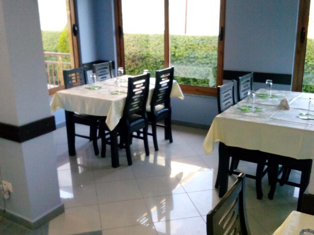 Hotel Restaurant Globi Velipoje Exterior photo